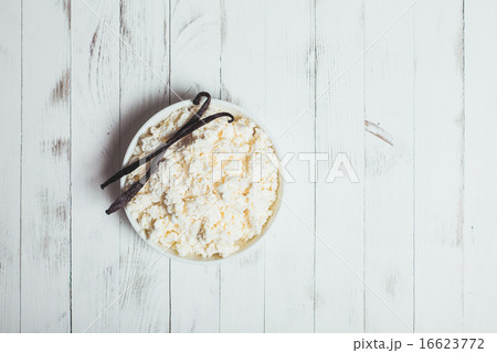 Vanilla cottage cheese 16623772