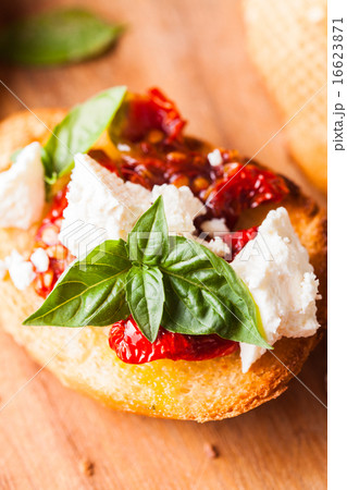 Bruschetta with sundried tomatoes Bruschetta with sundried tomatoes 16623871