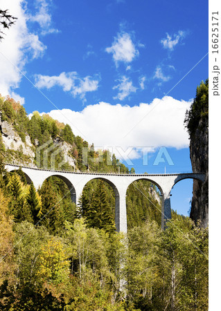 Landwasserviadukt, canton Graubunden, Switzerland 16625171