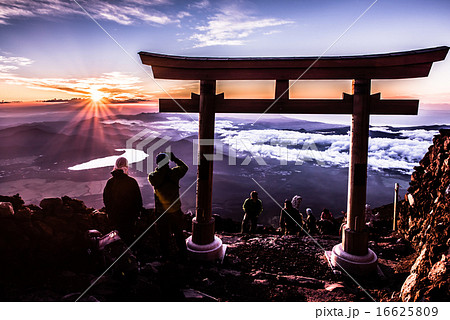 富士山　山頂　御来光 16625809