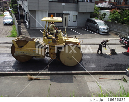 道路切削の後すぐに舗装をします 16626825