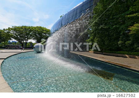 青空が広がる和田倉噴水公園 16627502
