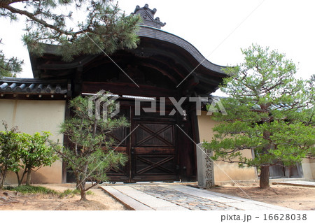 京都　大徳寺　織田信長廟所　総見院 16628038