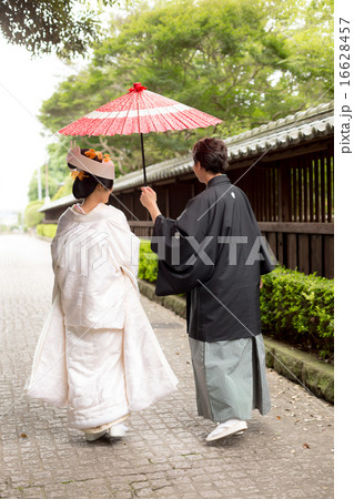 Bride's kimono by pure white dress Bride's kimono by pure white dress 16628457