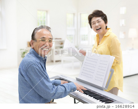 日本人のシニア夫婦 日本人のシニア夫婦 16628914