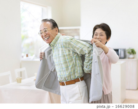 日本人のシニア夫婦 日本人のシニア夫婦 16629008