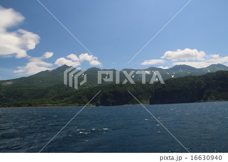 遊覧船から見た知床連山 遊覧船から見た知床連山 16630940