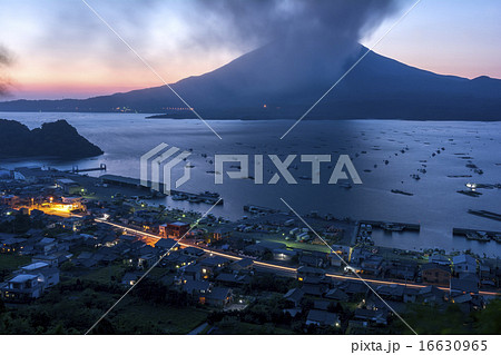 黄昏の桜島と海潟の海 黄昏の桜島と海潟の海 16630965