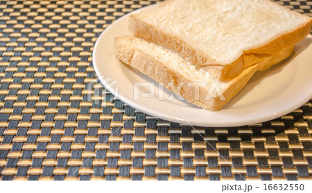 toast on table 16632550