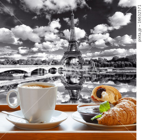 Eiffel Tower with cuo of coffee in Paris, France Eiffel Tower with cuo of coffee in Paris, France 16632571