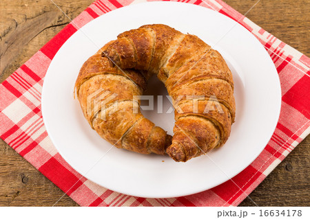 Fresh baked croissants Fresh baked croissants 16634178
