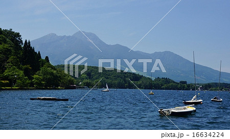 夏の野尻湖と妙高山 16634224