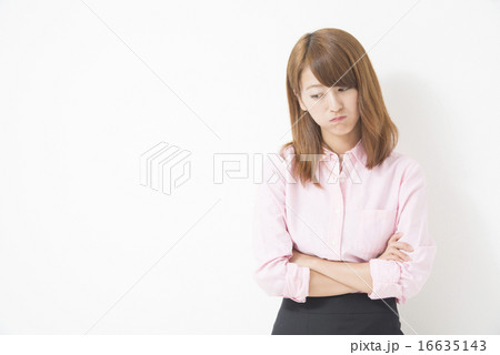 怒るビジネスウーマン 16635143