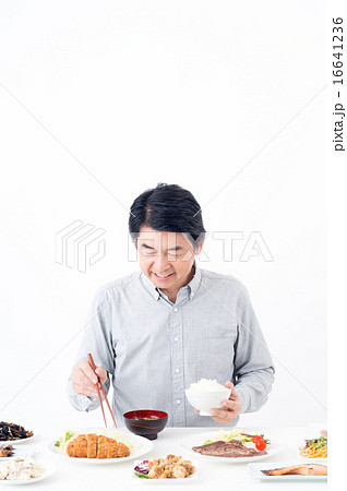 ミドルの男性(食生活) ミドルの男性(食生活) 16641236