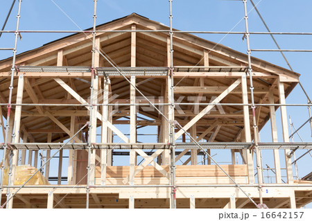 分譲住宅 木造2階建て住宅の建築現場 イメージ 木造軸組工法 分譲住宅 木造2階建て住宅の建築現場 イメージ 木造軸組工法 16642157