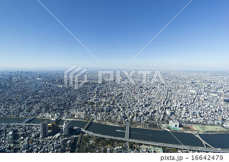 東京スカイツリー 展望回廊 地上450mから東京街並全景 池袋 新宿の写真素材