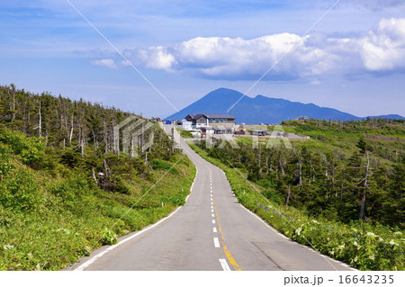 八幡平アスピーテラインより岩手山（岩手県八幡平市） 16643235