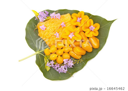 thai dessert ,thai sweets on leaf thai dessert ,thai sweets on leaf 16645462