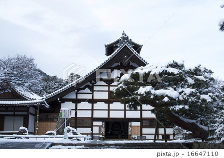 天龍寺の雪景色 16647110