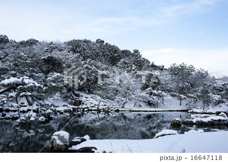 天龍寺の雪景色 16647118