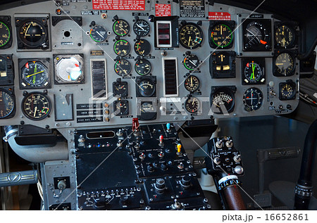 ヘリ・コクピット 16652861