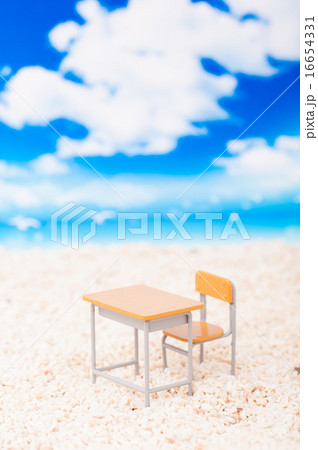 夏休み 学校の机 夏休み 学校の机 16654331