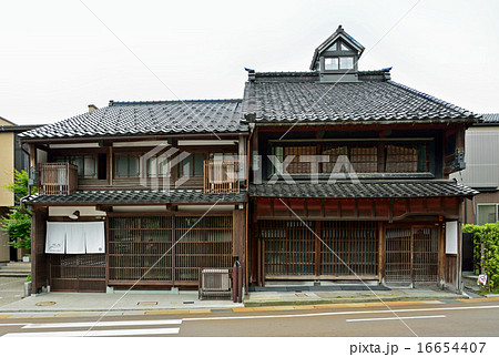金沢散歩：尾張町の格子戸の綺麗な古民家の写真素材 [16654407] - PIXTA