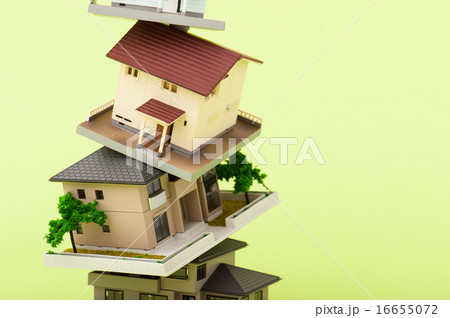 積み上げられた家 積み上げられた家 16655072