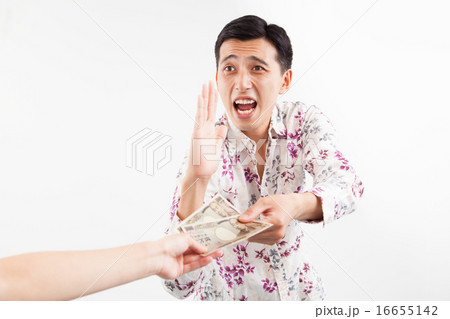 お金を借りる若い男性イメージ お金を借りる若い男性イメージ 16655142