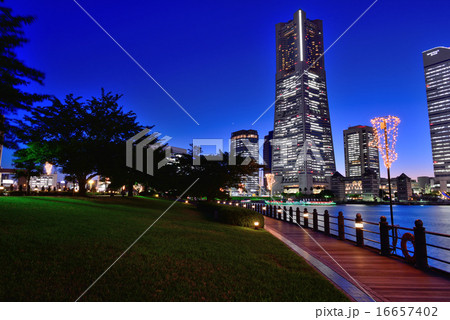 横浜・みなとみらい地区のブルーモーメント 16657402