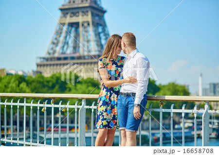 Romantic couple in Paris on a summer day Romantic couple in Paris on a summer day 16658708