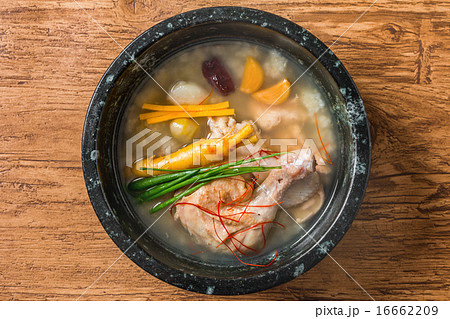 参鶏湯　韓国料理 samgyetang chicken ginseng soup Korean 16662209