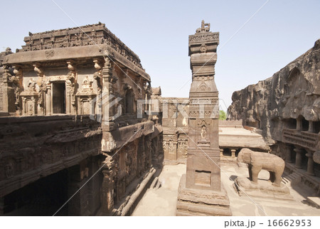 Sacred Courtyard Sacred Courtyard 16662953