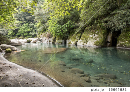 緑と猿ヶ城渓谷のなだらかな流れ 緑と猿ヶ城渓谷のなだらかな流れ 16665681
