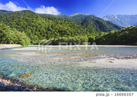 夏の上高地 梓川の流れ 夏の上高地 梓川の流れ 16666307
