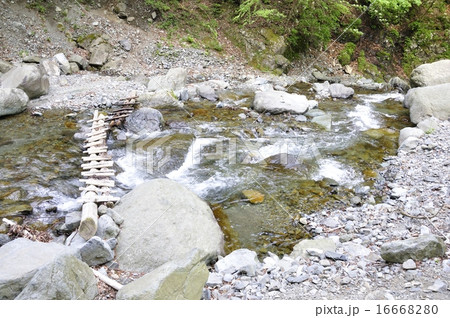 渓流に架かる橋 渓流に架かる橋 16668280