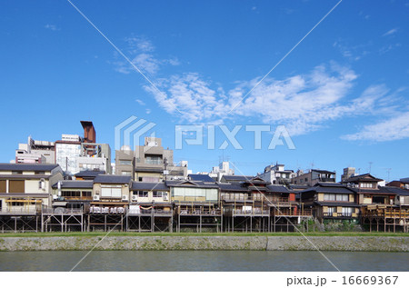 京都鴨川の風景 16669367