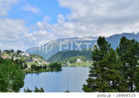 スイス、サンモリッツの風景 16669519