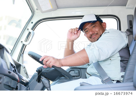 ガテン系　働く男性　 16673974