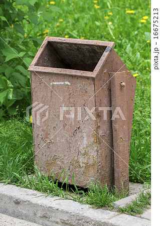 urn on the white background 16675213