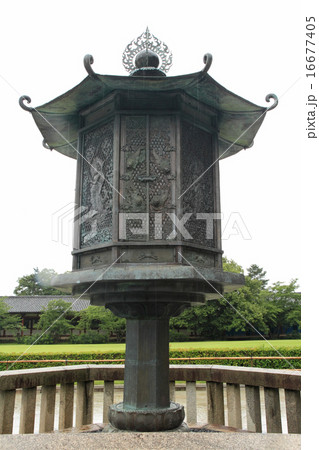 東大寺大仏殿・金銅八角燈籠 16677405