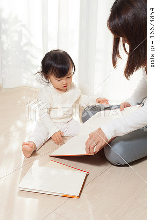 絵本の読み聞かせ 絵本の読み聞かせ 16678854