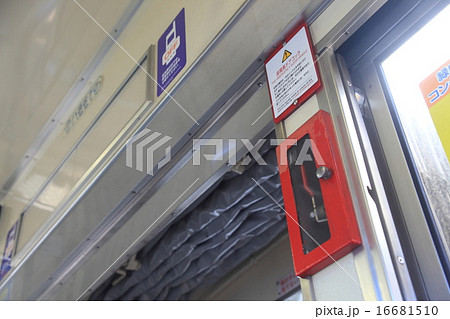 電車の非常用ドアコックの画像の写真素材 [16681510] - PIXTA