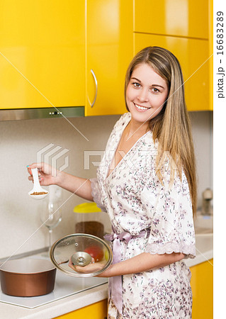 Beautiful young woman 16683289