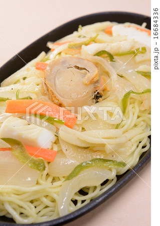 おいしい鉄皿海鮮塩やきそば 16684336