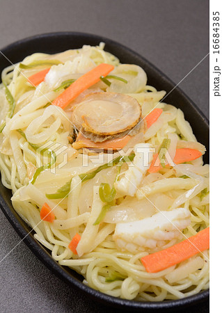 おいしい鉄皿海鮮塩やきそば 16684385