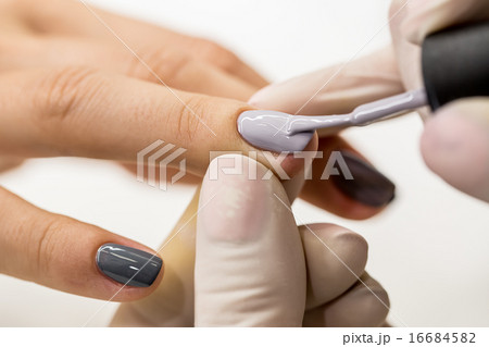 Master gets a new paint gray fingers on different  16684582