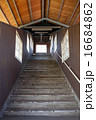 昭和レトロな跨線橋内部 16684862