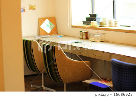 カフェのチェアー 16686925