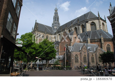 聖バフォ教会 16686970